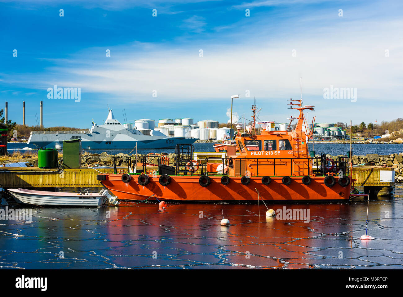 Karlshamn, Schweden - 19. März 2018: Dokumentarfilm von Alltag und Umwelt. Schwedische pilot Schiff 218 SE im Hafen. Visby klasse Marinekorvette ves Stockfoto