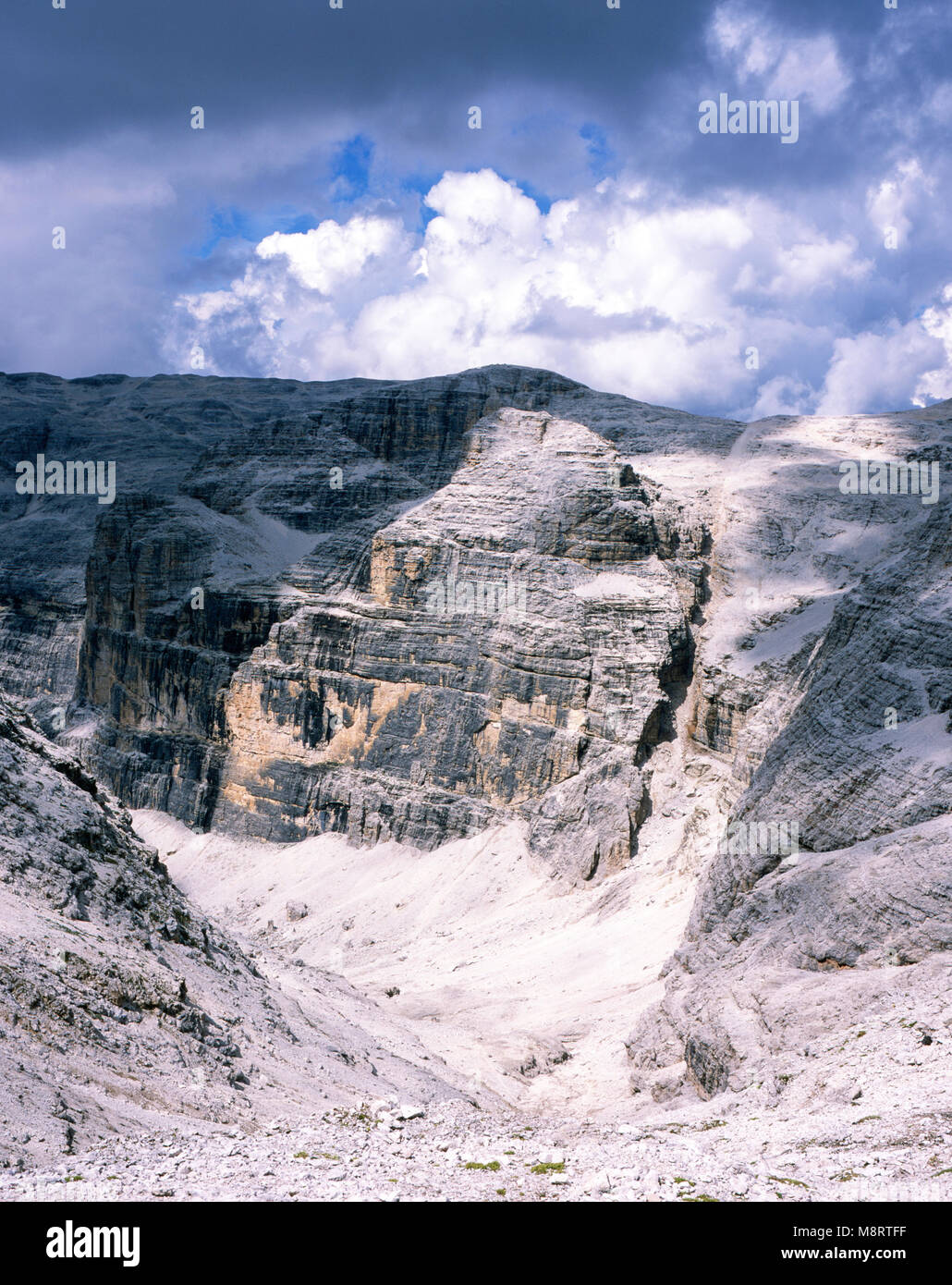 Valon del Fos hinab zum Val Lasties geschnitzten zwischen Sas de Pordoi und Col Toron die Sella Gruppe Gröden Dolomiten Südtirol Italien Stockfoto