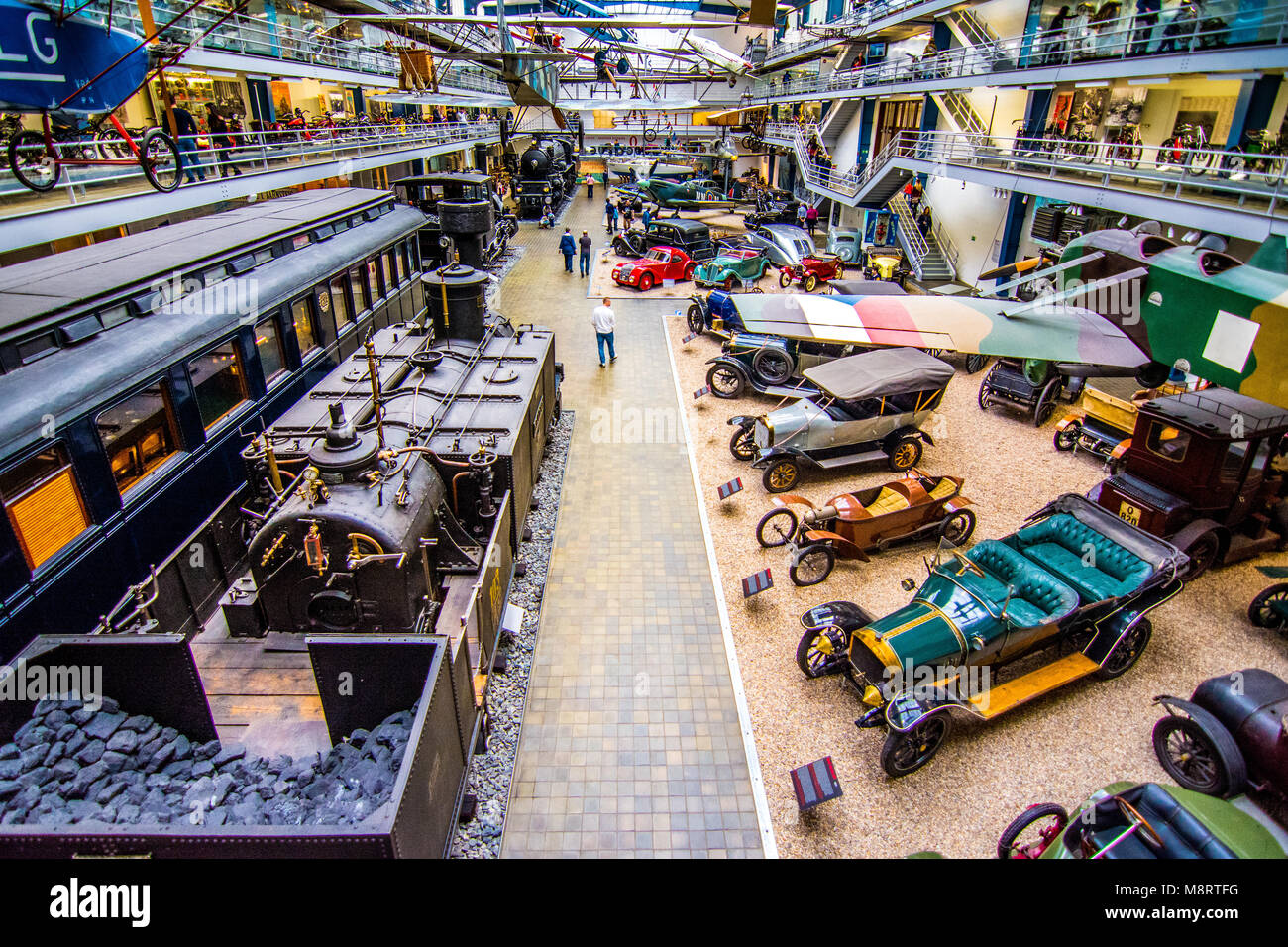 Innenraum der Nationalen Technischen Museum in Prag. Seit über hundert Jahren umfangreiche Sammlungen hier zusammengebaut wurden. Stockfoto