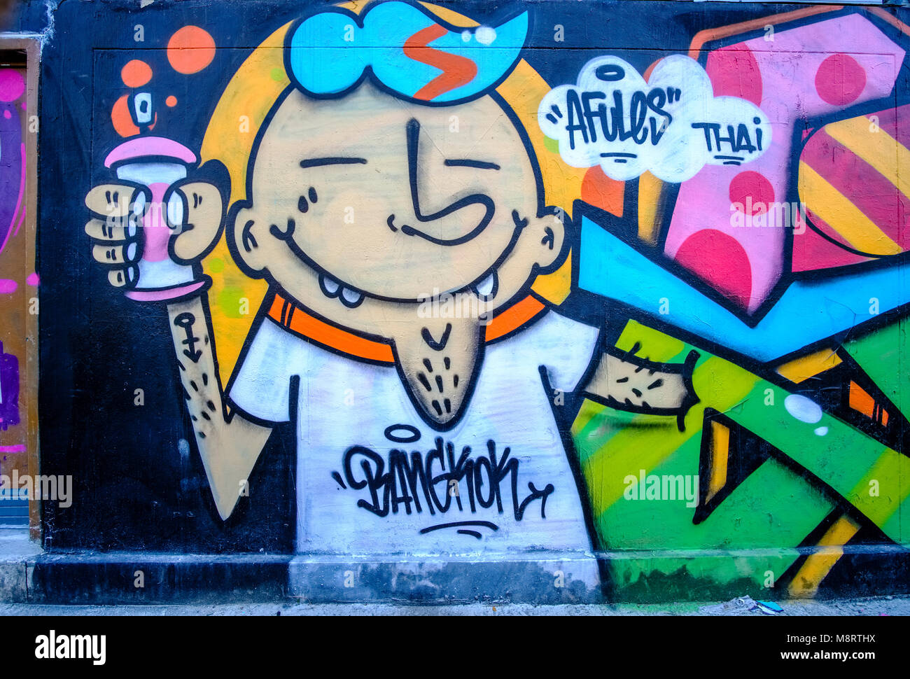 Bunte Graffiti einer phantasy Feldspritze Junge, unterzeichnet Afules und Bangkok, an einer Wand Stockfoto