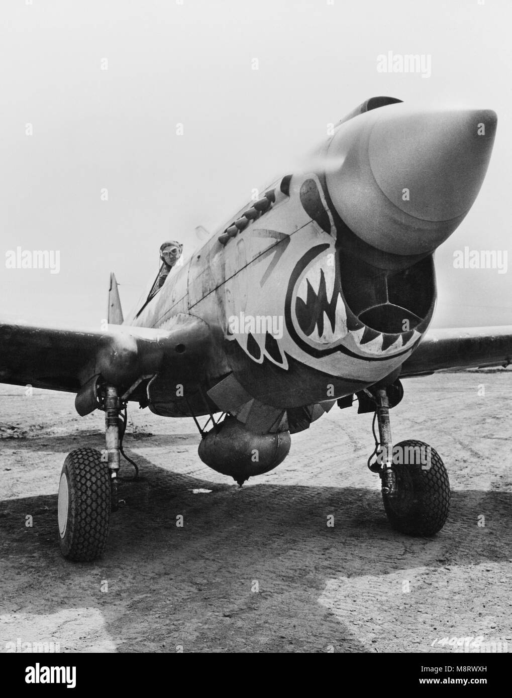 Us-Major John chennault und Curtis P-40 "Warhawk" Jagdflugzeug, "Flying Tiger", bereit für den Durchbruch, Alaska, Office of War Information, 1940 Stockfoto