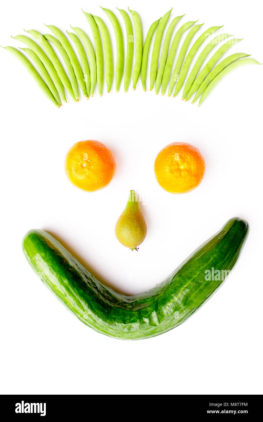 Kopf aus Obst und Gemüse isoliert auf weißem Hintergrund Stockfoto