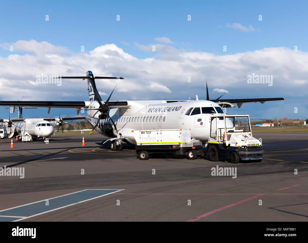 Eine Air New Zealand ATR 72-600 Aircraft, von Mount Cook Airlines nach der Landung am Flughafen Christchurch, Neuseeland Stockfoto