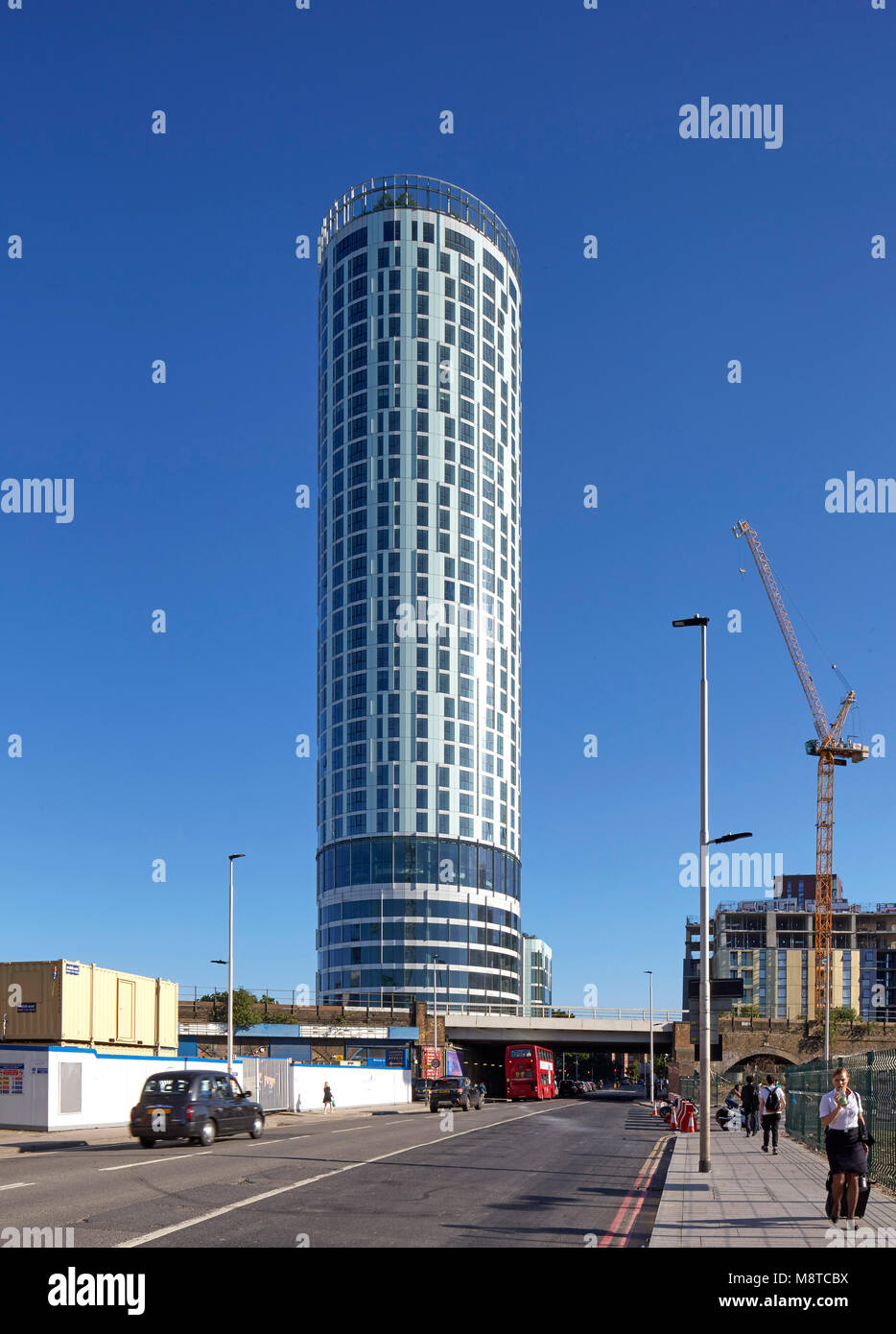 Gesamtansicht von Wandsworth Road. Sky Vauxhall Gardens, London, Vereinigtes Königreich. Architekt: Carey Jones Chapman Tolcher Architekten, 2017. Stockfoto
