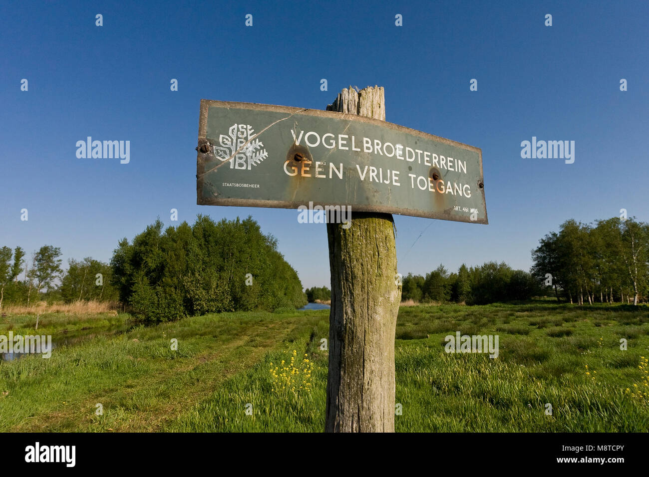 Verboden toegang Bord bij vogelbroedterrein; Kein Zugang sign an Vogel Nährboden Stockfoto