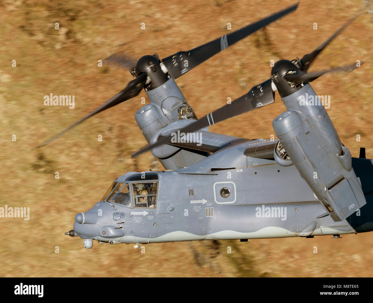 USAF CV-22 Osprey Flying Low Level im Lfa 7 (Mach Loop). Stockfoto