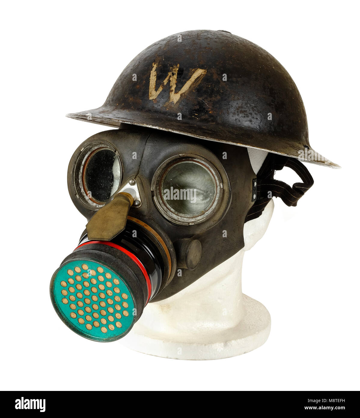 WW2 British ARP (Air Raid-Vorsorge) Warden Gasmaske und Helm. Stockfoto