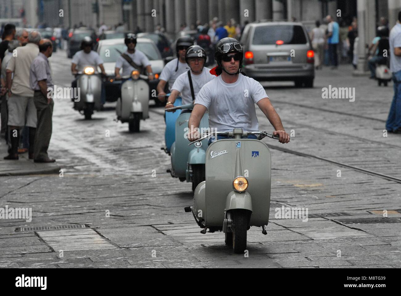 Motorrad Rallye vintage italienische Roller "Vespa" in Castello Turin Italien ca. 2015 Stockfoto