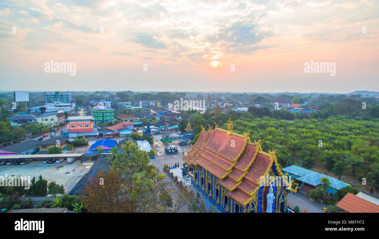 Chiang Rai Blue Tempel oder Wat Rong Seua Zehn ist in Rong Suea Zehn im Stadtteil Rimkok liegt ein paar Kilometer außerhalb von Chiang Rai Stockfoto