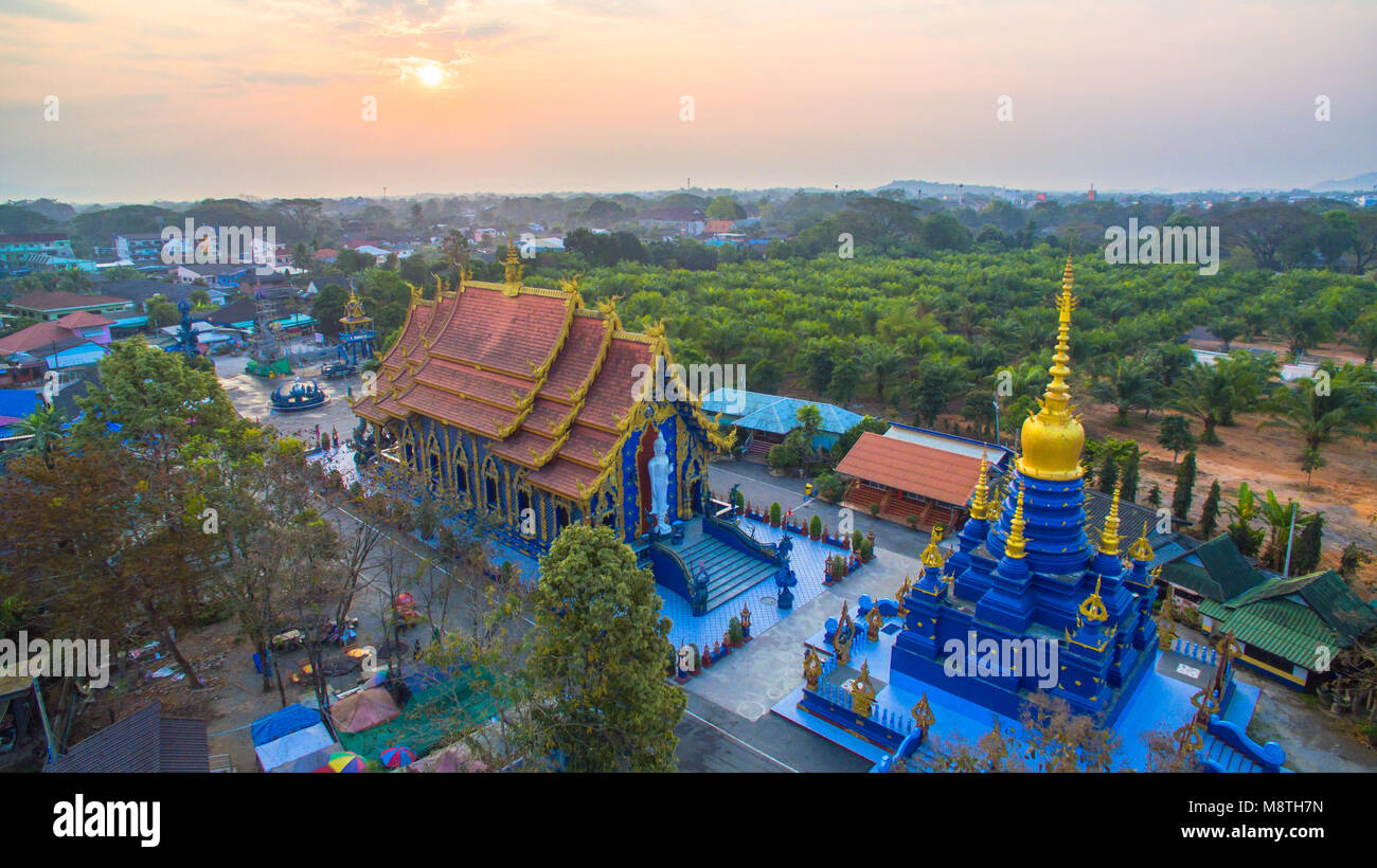 Chiang Rai Blue Tempel oder Wat Rong Seua Zehn ist in Rong Suea Zehn im Stadtteil Rimkok liegt ein paar Kilometer außerhalb von Chiang Rai Stockfoto