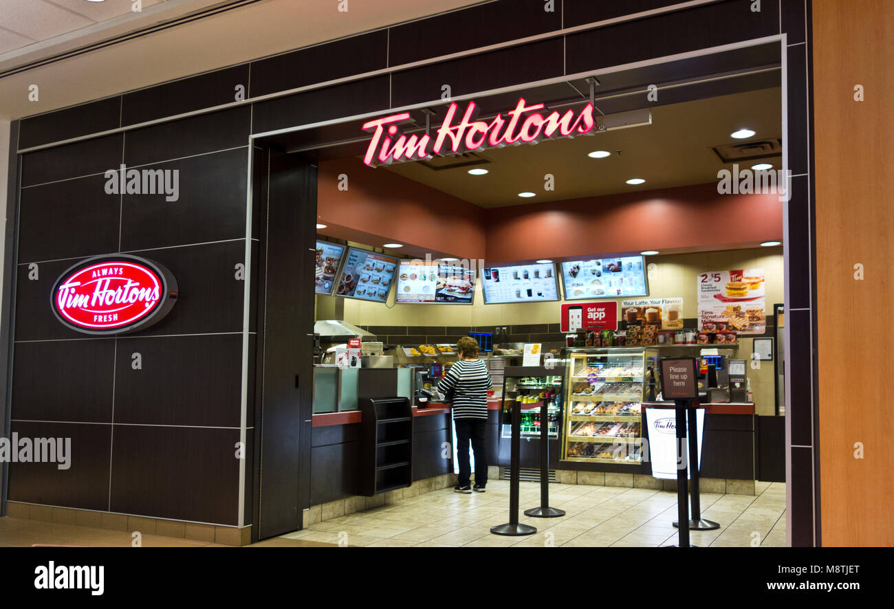 Tim Hortons Coffee Shop in der Shopping Mall im Großraum Vancouver. Stockfoto