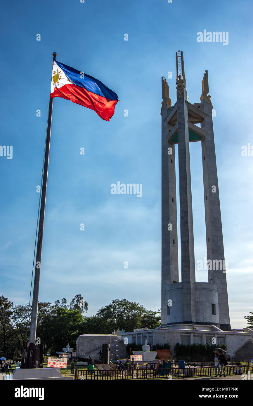 Feb 2 2018 Menschen Zu Fuss Rund Um Quezon Erinnerungskreis Quezon City Metro Manila Philippinen Stockfotografie Alamy