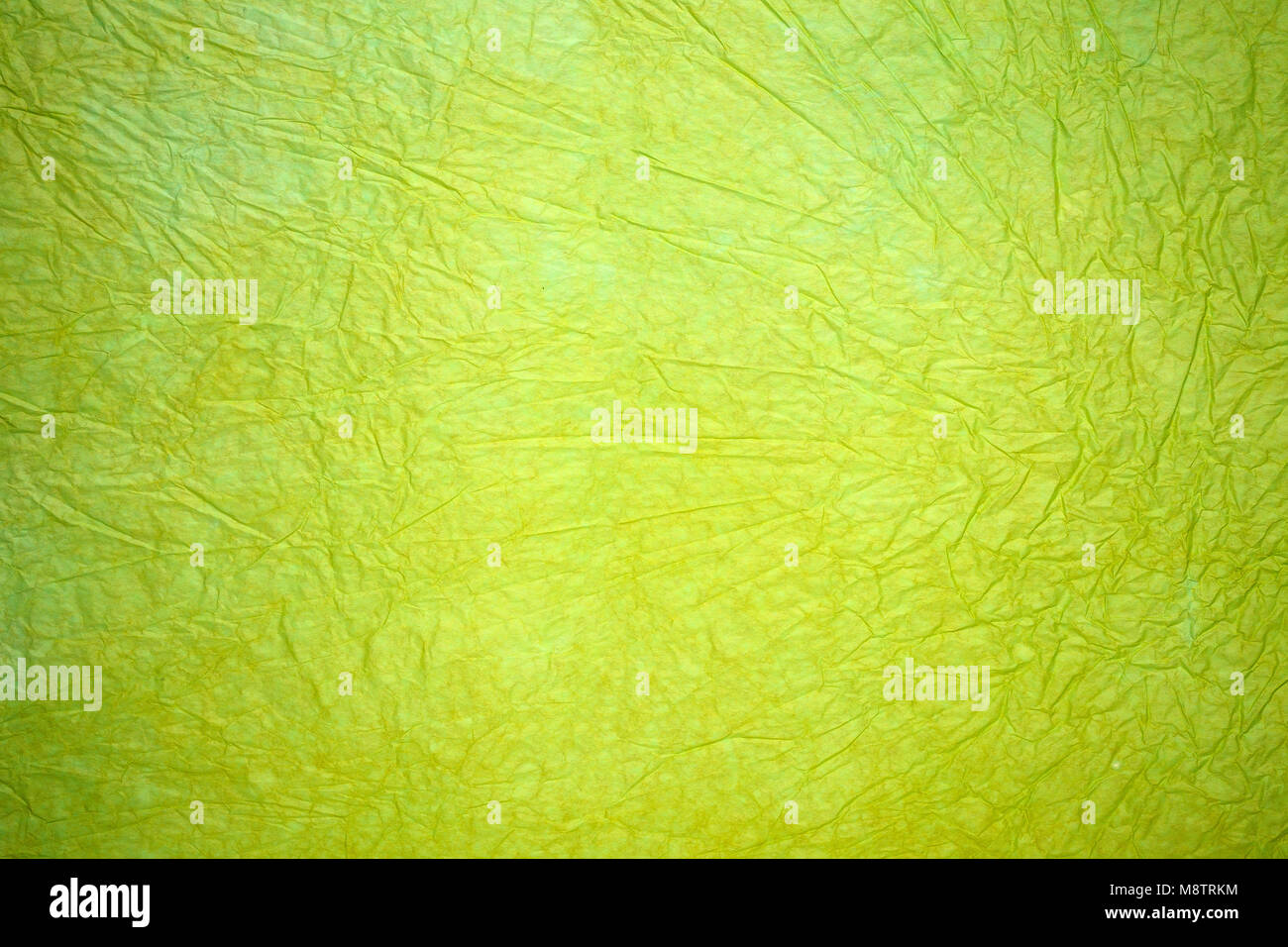 Zerknitterte Blatt grün bedruckt, neon grün papier Hintergrund Stockfoto