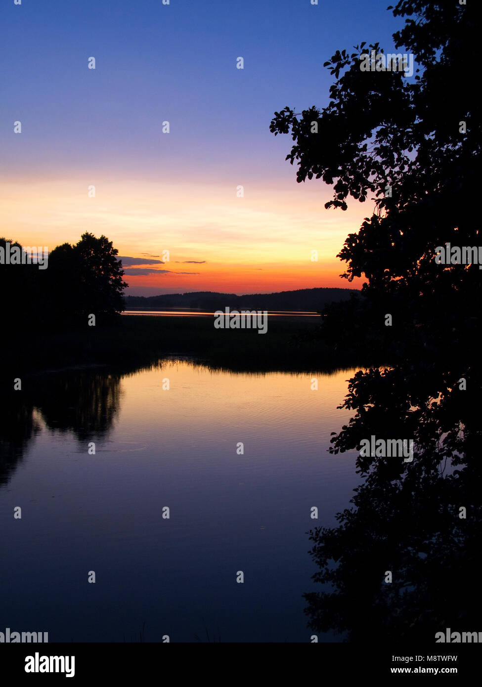 Sonnenuntergang über Lackie See. Tuchola Kiefernwälder, Provinz Pommern, Polen, Europa. Stockfoto