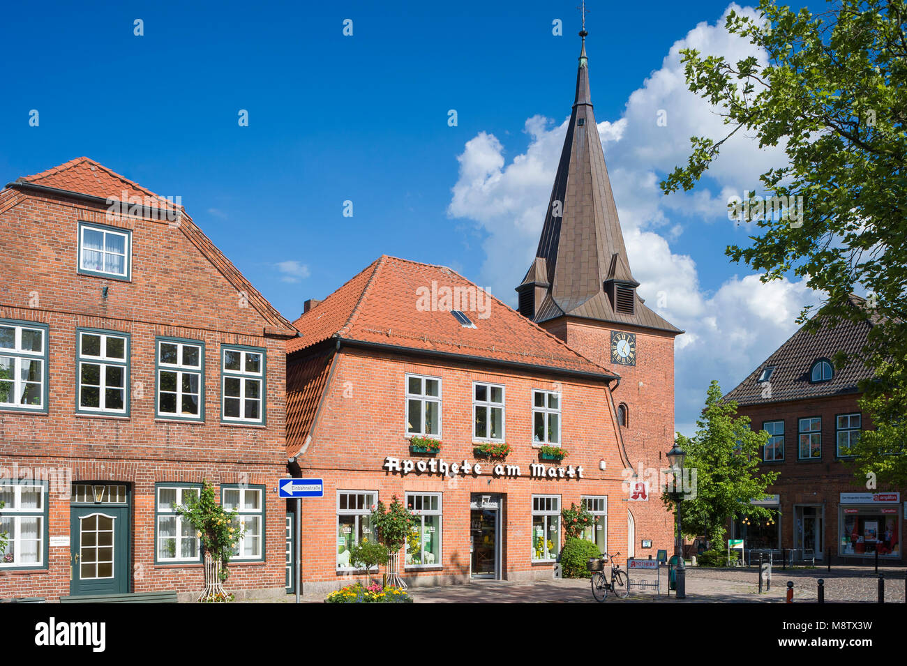 Marktplatz mit St. Michaelis Kirche, Luetjenburg, Ostsee, Schleswig-Holstein, Deutschland, Europa Stockfoto