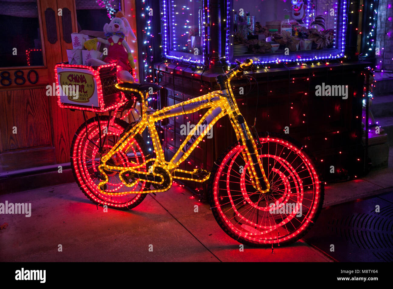 ORLANDO, Florida - 29. Dezember 2013 - ein Bike mit Lichtern an der Osborne Familie Schauspiel des tanzenden Lichter in Disney's Hollywood Studios, Walt Disn Stockfoto