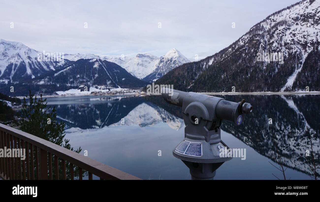 Achensee, Tirol im Winter mit Spiegelung der Berge im Siehe Stockfoto