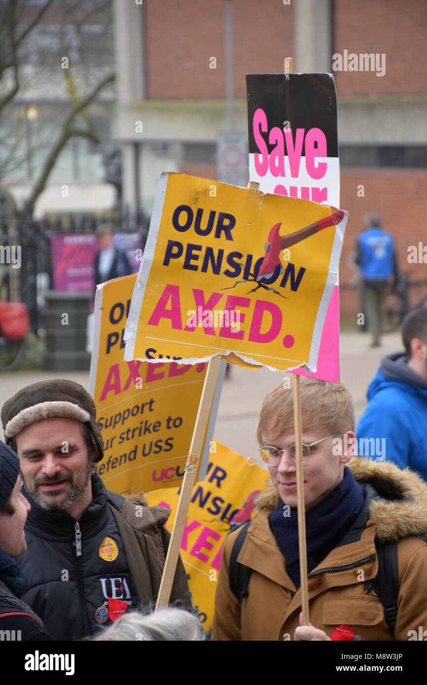 Dozenten EAST Mitglieder schlagen aus Protest gegen die Pläne ihrer Pensionen aus einer leistungsorientierten Regelung zu einer, wo ihre Renten würde sich ändern Stockfoto