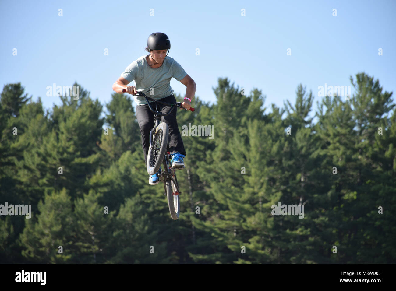 Fliegen mit einem Fahrradverleih Radfahren ist ein Herz - angetriebene Verkehrsmittel Stockfoto