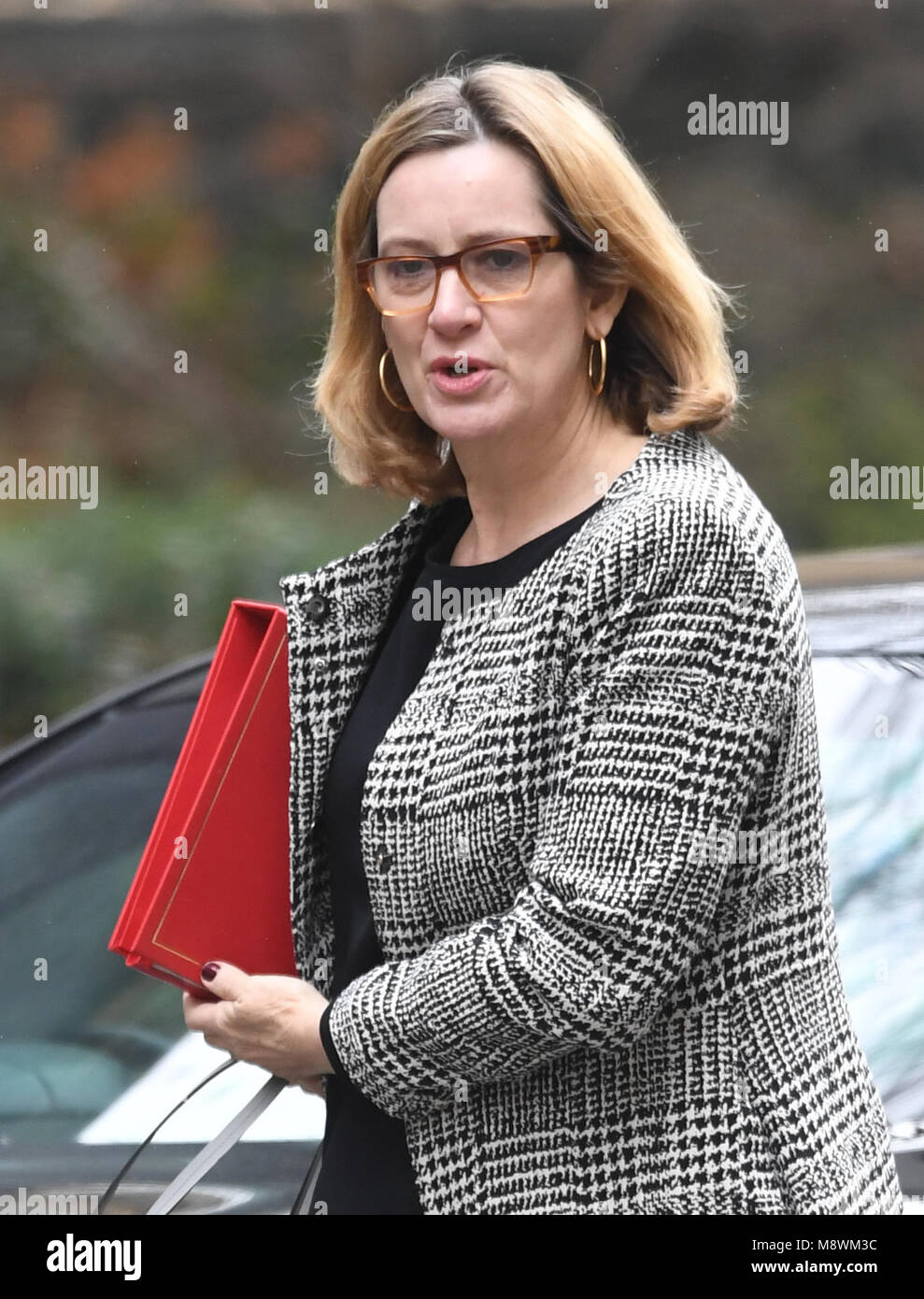 Staatssekretär für die Home Abteilung, Ministerin für Frauen und Gleichstellung, Amber Rudd, kommt in Downing Street, London, für eine Sitzung. Stockfoto