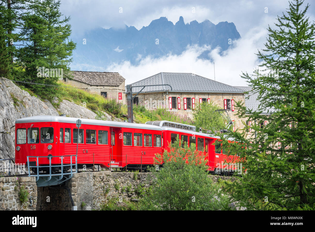 Montenvers touristic Red Train, von Chamonix zu Mer de Glace, Mont Blanc Massiv, Frankreich Stockfoto