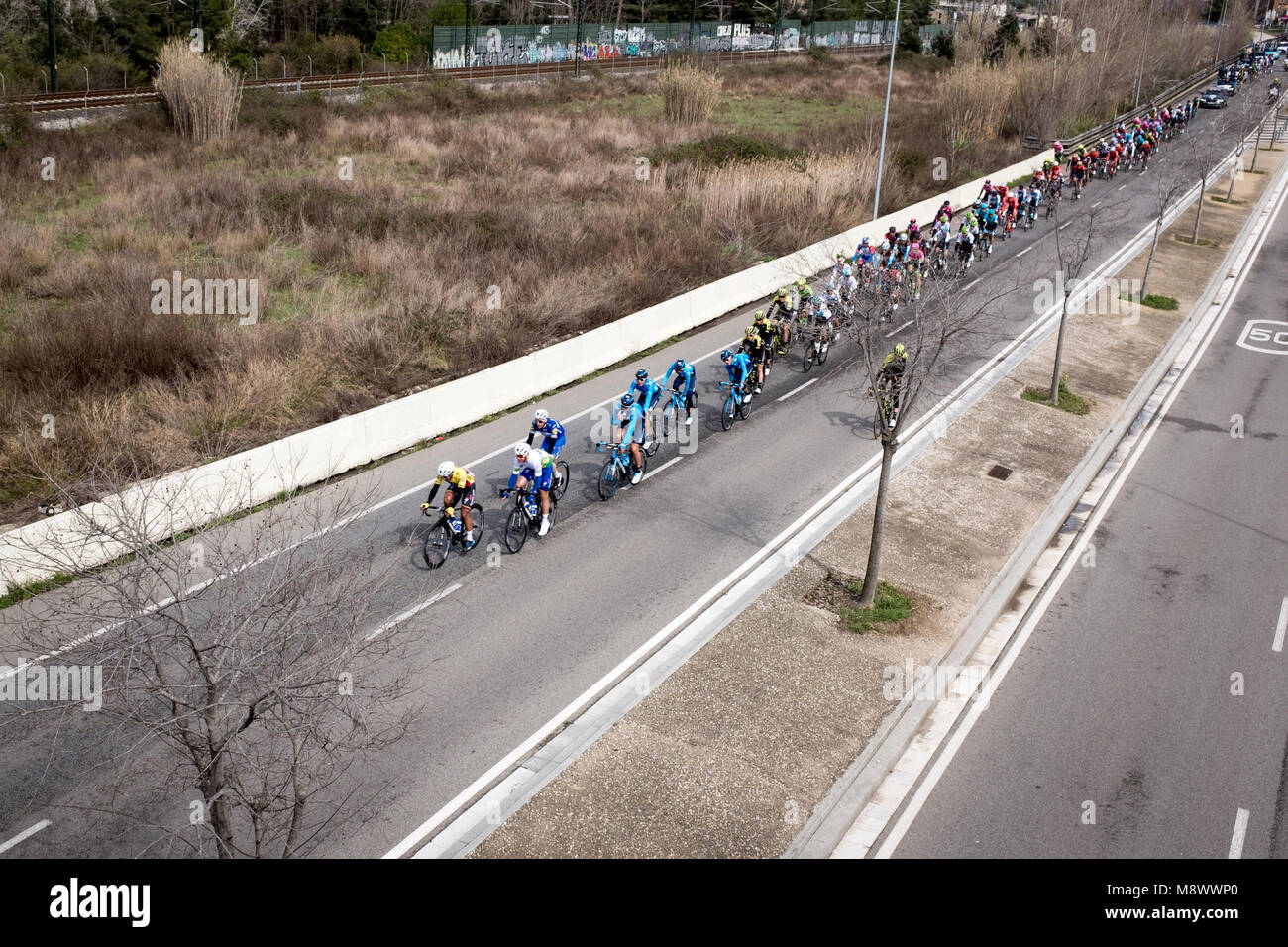 Sant Cugat del Valles, Spanien. 20. März, 2018. Stufe 2 des Volta Catalunya Radrennen 2018 durchläuft am Stadtrand von Sant Cugat del Valles, en Route von Mataro zu Valls. Credit: deadlyphoto.com/Alamy leben Nachrichten Stockfoto