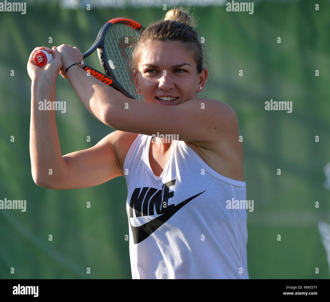 Key Biscayne, Florida, USA. 20 Mär, 2018. Simona Halep nimmt an der 9. jährlichen All-Star liebe Tennis Event profitieren ACEing Autismus im Ritz Carlton Key-Biscayne. Simona Halep ist eine rumänische Tennisspieler. Sie ist die aktuelle Nummer 1 der Welt auf der WTA-Tour am 20. März in Key Biscayne, Florida 2018. Personen: Simona Halep Credit: Hoo Me.Com/Media Punch/Alamy leben Nachrichten Stockfoto