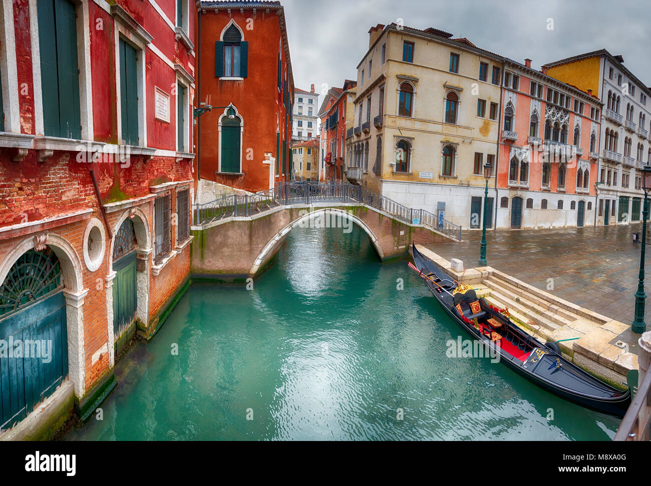 Ein nasser Tag mit Bewölkung in Venedig, Italien. Stockfoto
