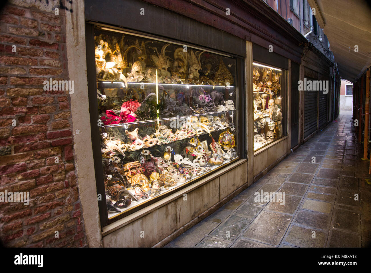 Venezianische Masken shop Fenster anzuzeigen, Venedig, Italien. Stockfoto