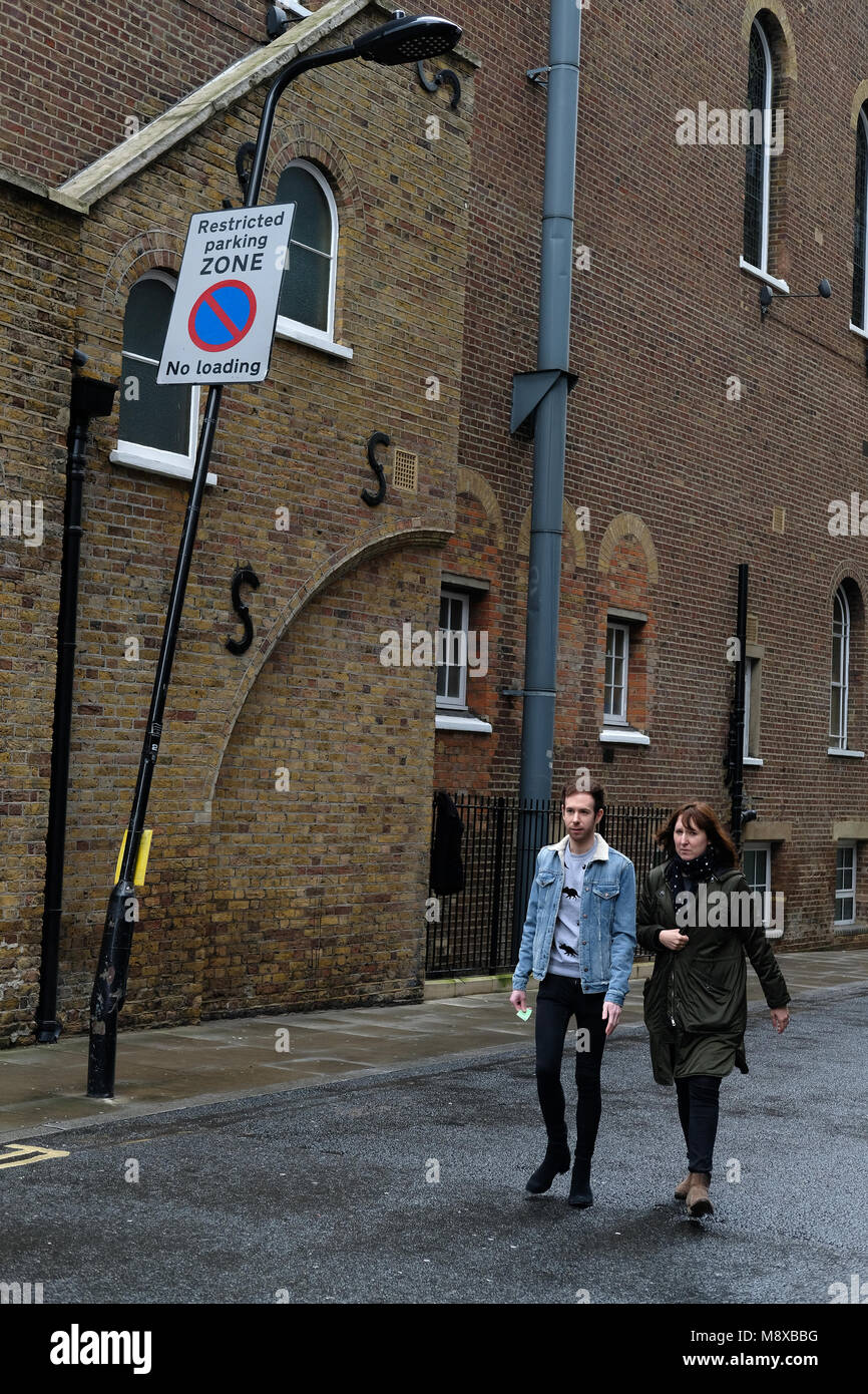 S-förmige Stütze Bars für Wand Stärkung in London. Stockfoto