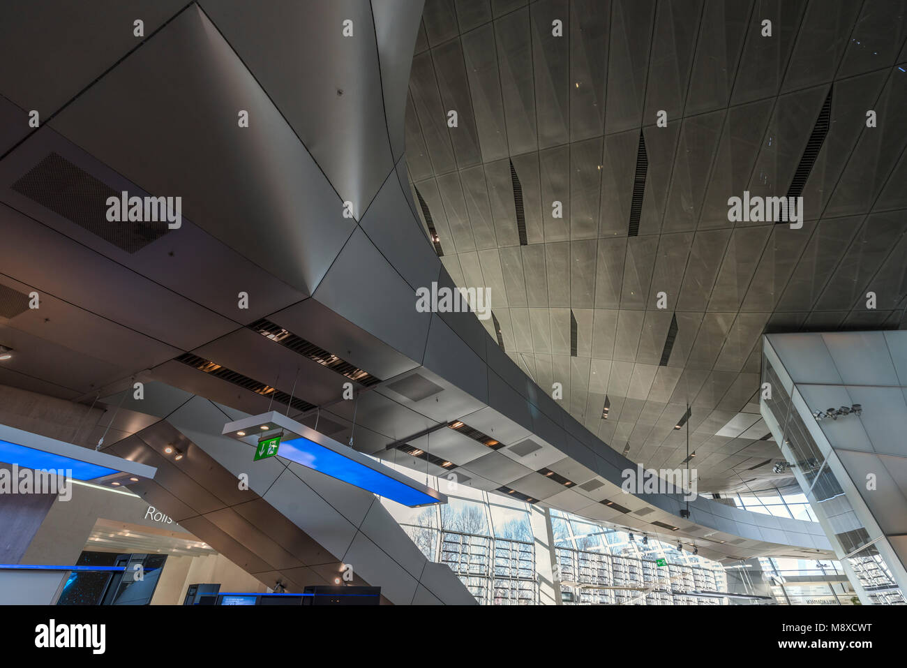 BMW Welt, eine multifunktionale Kundenerlebnis und die Ausstellung der BMW. Es ist von COOP HIMMELB(L)AU. Stockfoto