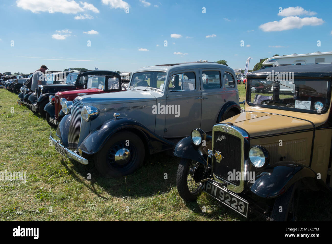 1940 Austin Autos ausgerichtet werden, um an der Gloucestershire Vintage Land zeigen in Cirencester 2016 Stockfoto