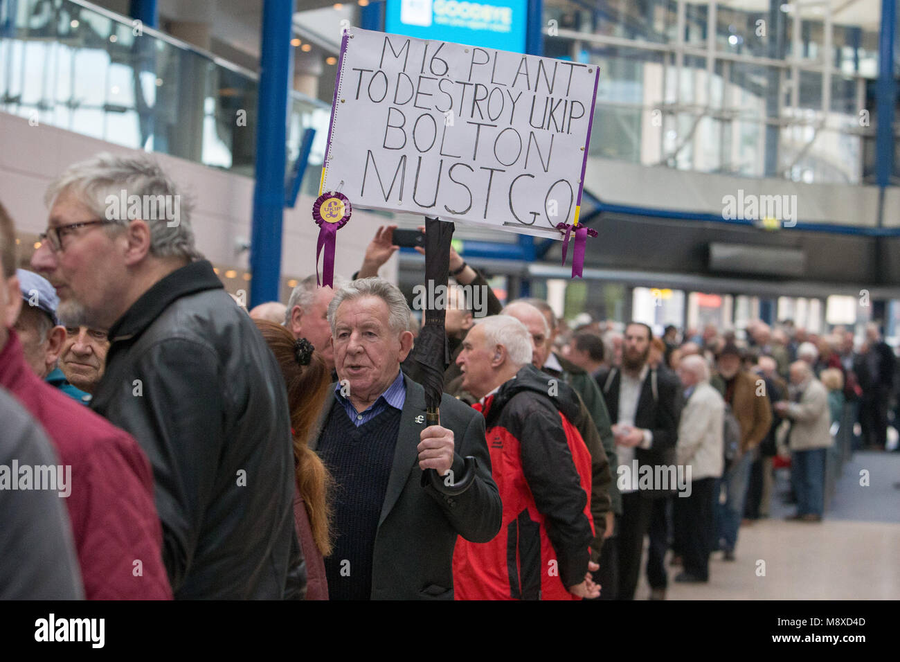 UKIP Not Hauptversammlung zu entscheiden hat, ob die Partei Mitglieder zurück Henry Bolton als Parteichef oder die kein Vertrauen Abstimmung der Nationalen Exekutivkomitee unterstützen. Mit: Atmosphäre, wo: Birmingham, England, Vereinigten Königreich, wenn: 17 Feb 2018 Credit: Wheatley/WANN Stockfoto