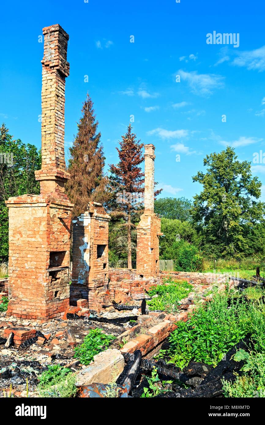 Russische Land Haus nach einem Brand Stockfoto