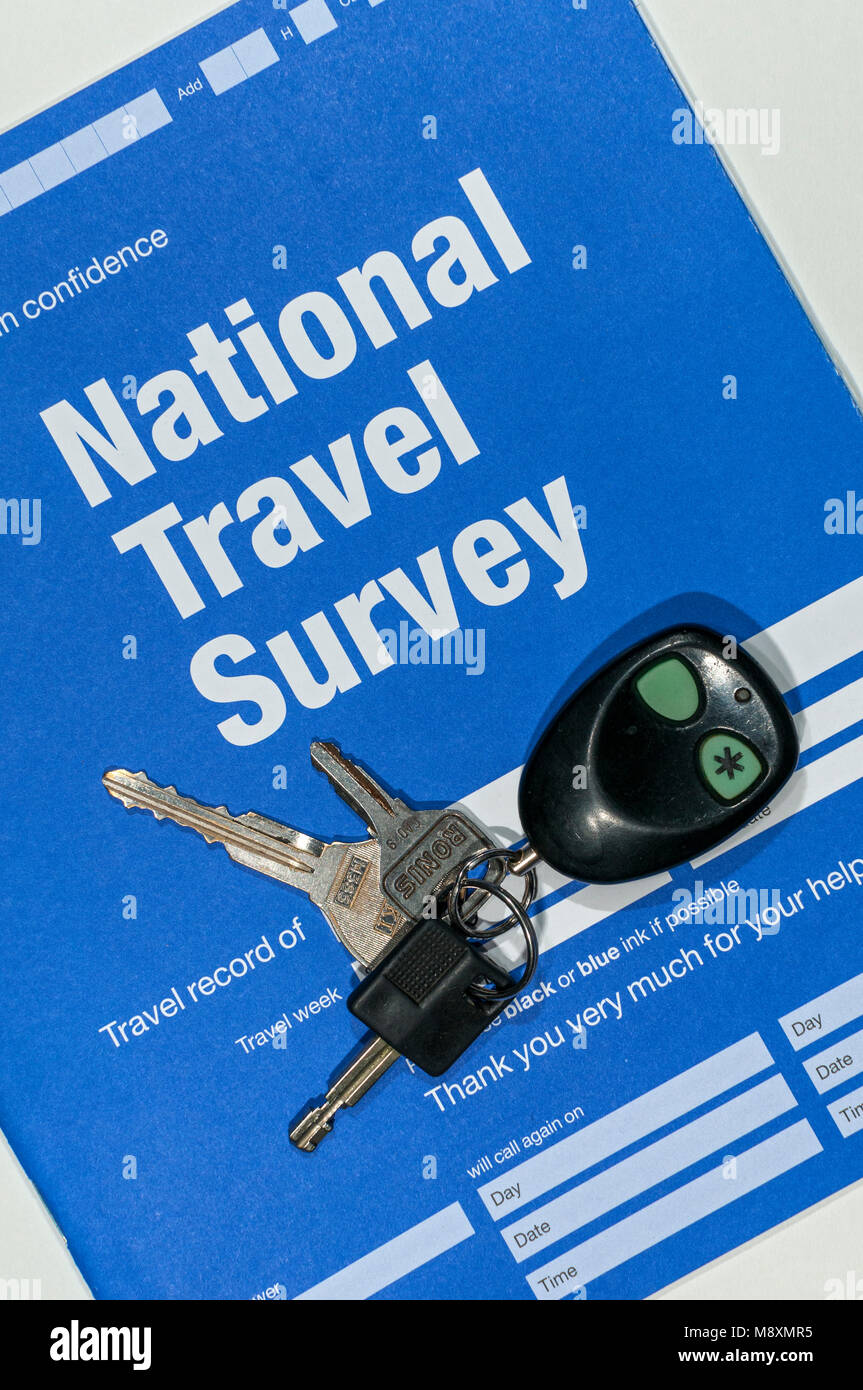 NatCen Social Research, UK Ministerium für Verkehr, National Travel Survey Form. Mit dem Auto Schlüssel und Schlüsselanhänger. Stockfoto