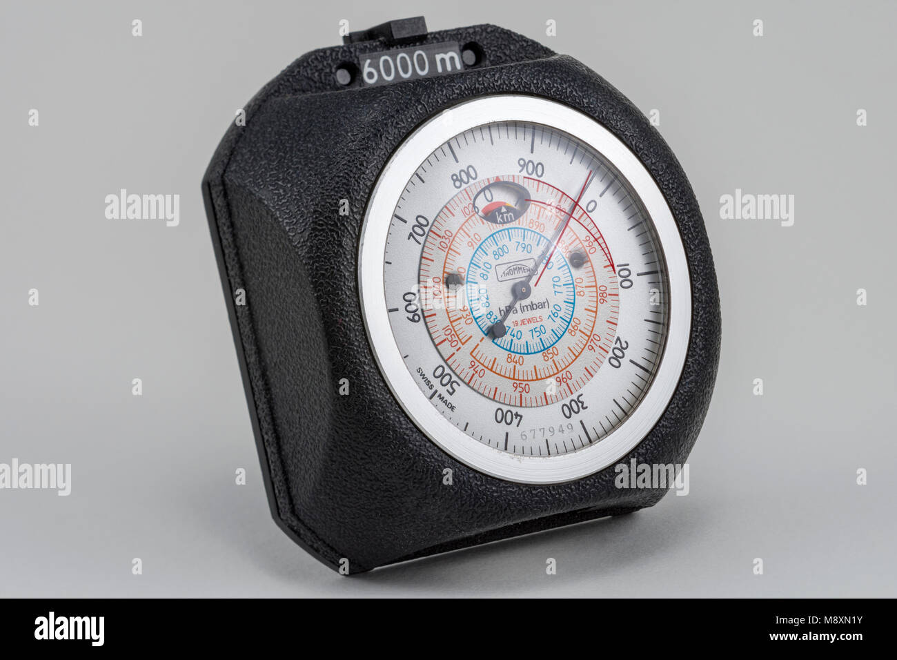 Ein Swiss made Thommen präzise mechanische analoge Höhenmesser. Auf 6000  Meter kalibriert Stockfotografie - Alamy