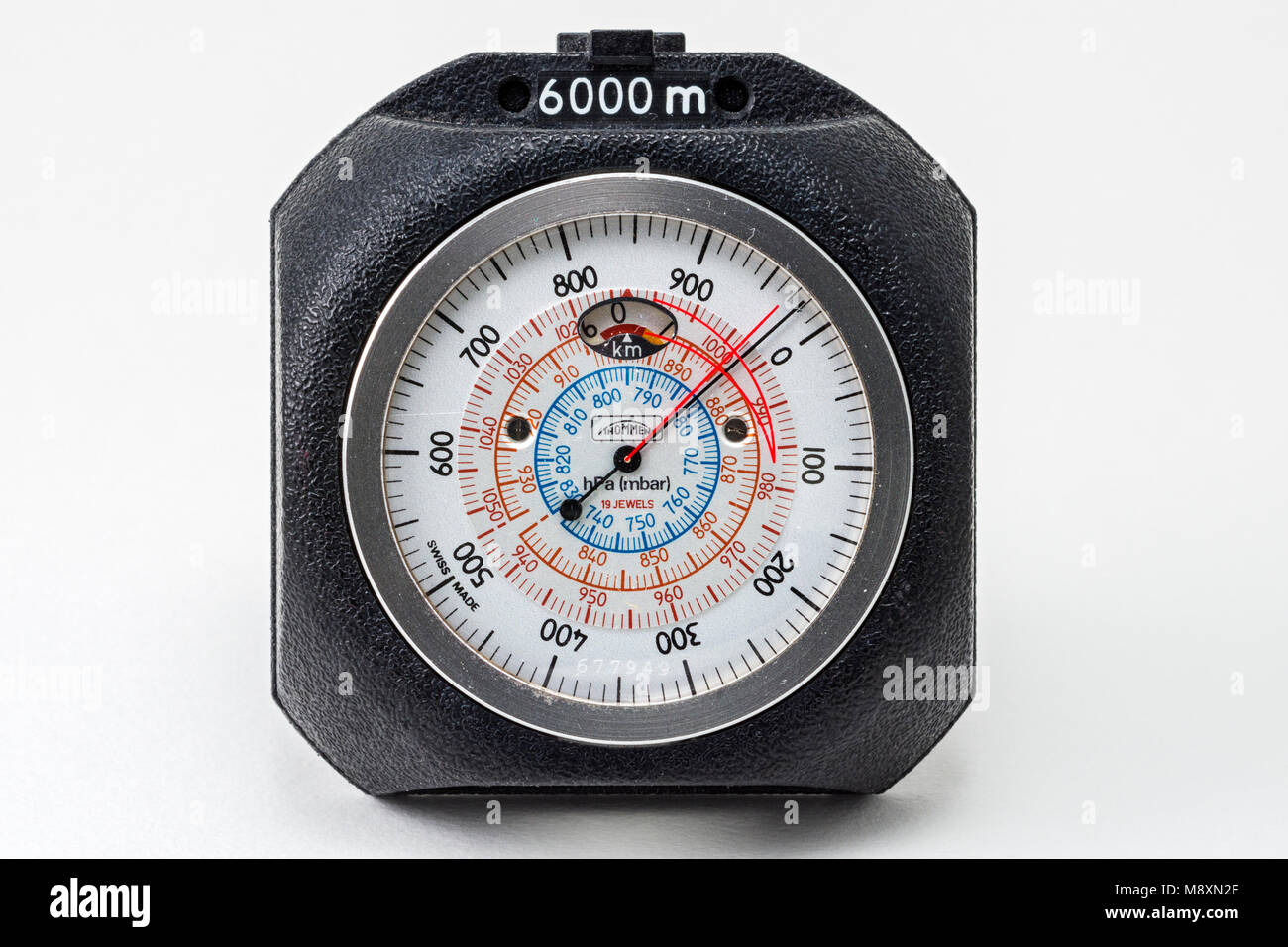 Ein Swiss made Thommen präzise mechanische analoge Höhenmesser. Auf 6000  Meter kalibriert Stockfotografie - Alamy