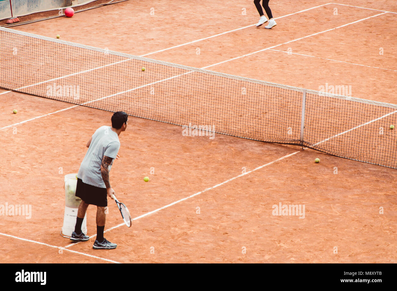 Tennis Spieler mit Schläger in play Stockfoto