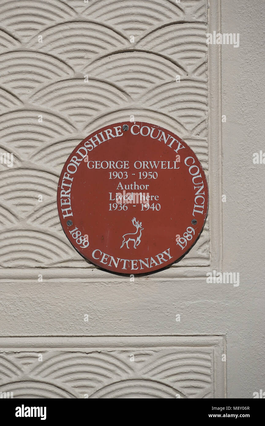 Gedenktafel zur Erinnerung an George Orwells Wohnsitz an einem Cottage in Wallington Stockfoto