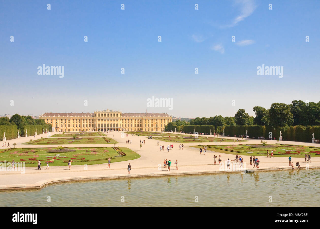 Touristen in Schönbrunn. Wien, Österreich Stockfoto Touristen in Schönbrunn. Wien, Österreich Stockfoto
