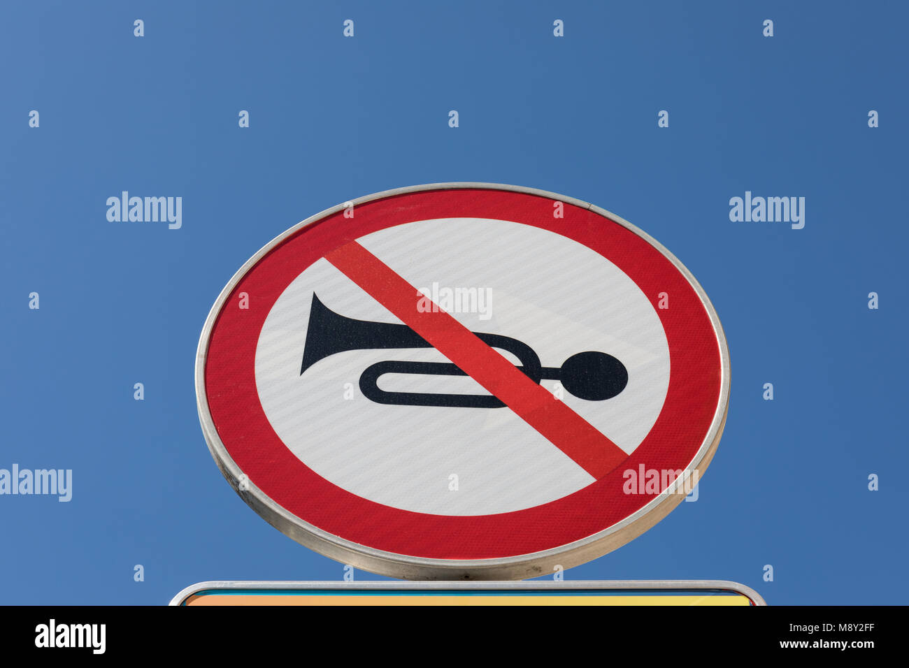 Keine hupenden hupend Verkehr Verkehrszeichen, hupen Verboten Schild, kein Geräusch Zeichen Stockfoto
