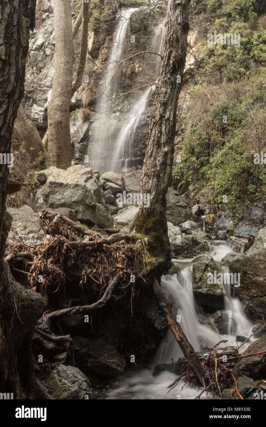 Wasserfall entlang des Caledonian Trail, Platres im Troodos-gebirge, Zypern Stockfoto