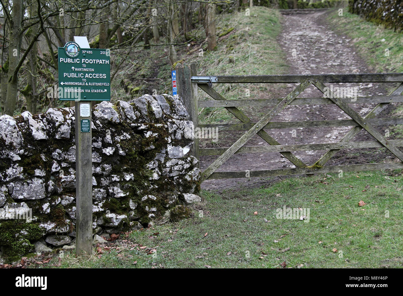 Öffentlichen Fußweg an Wolfscote Dale in der nähe von Hartington Stockfoto