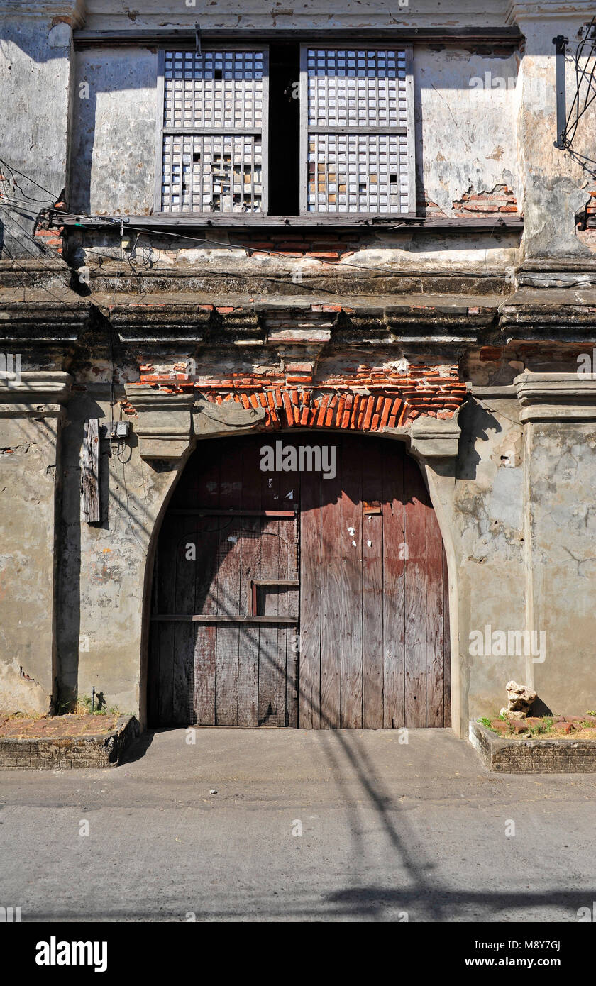 Tür eines Bahay na Bato Haus in Vigan city, Ilocos Sur, Philippinen ...