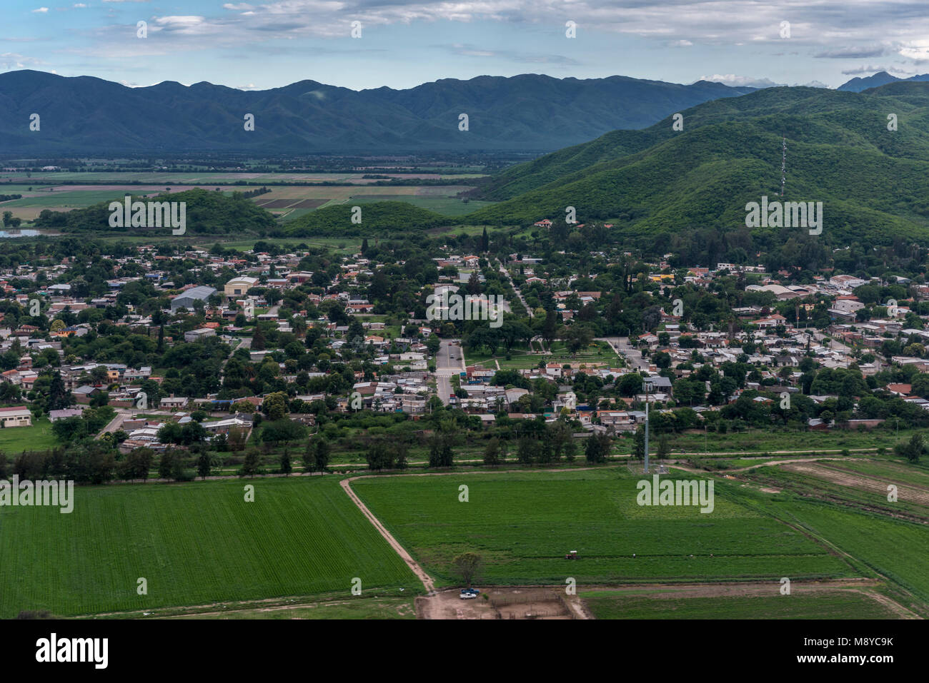 Luftaufnahme einer Nachbarschaft der Stadt Salta, Argentinien Stockfoto