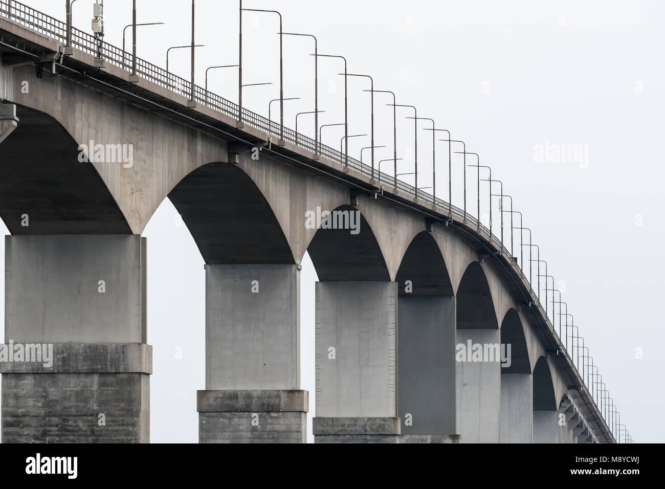 Die Oberseite des Oland Brücke in Schweden. Die Brücke ist die Verbindung von Schweden Festland auf die Insel Oland in der Ostsee. Stockfoto