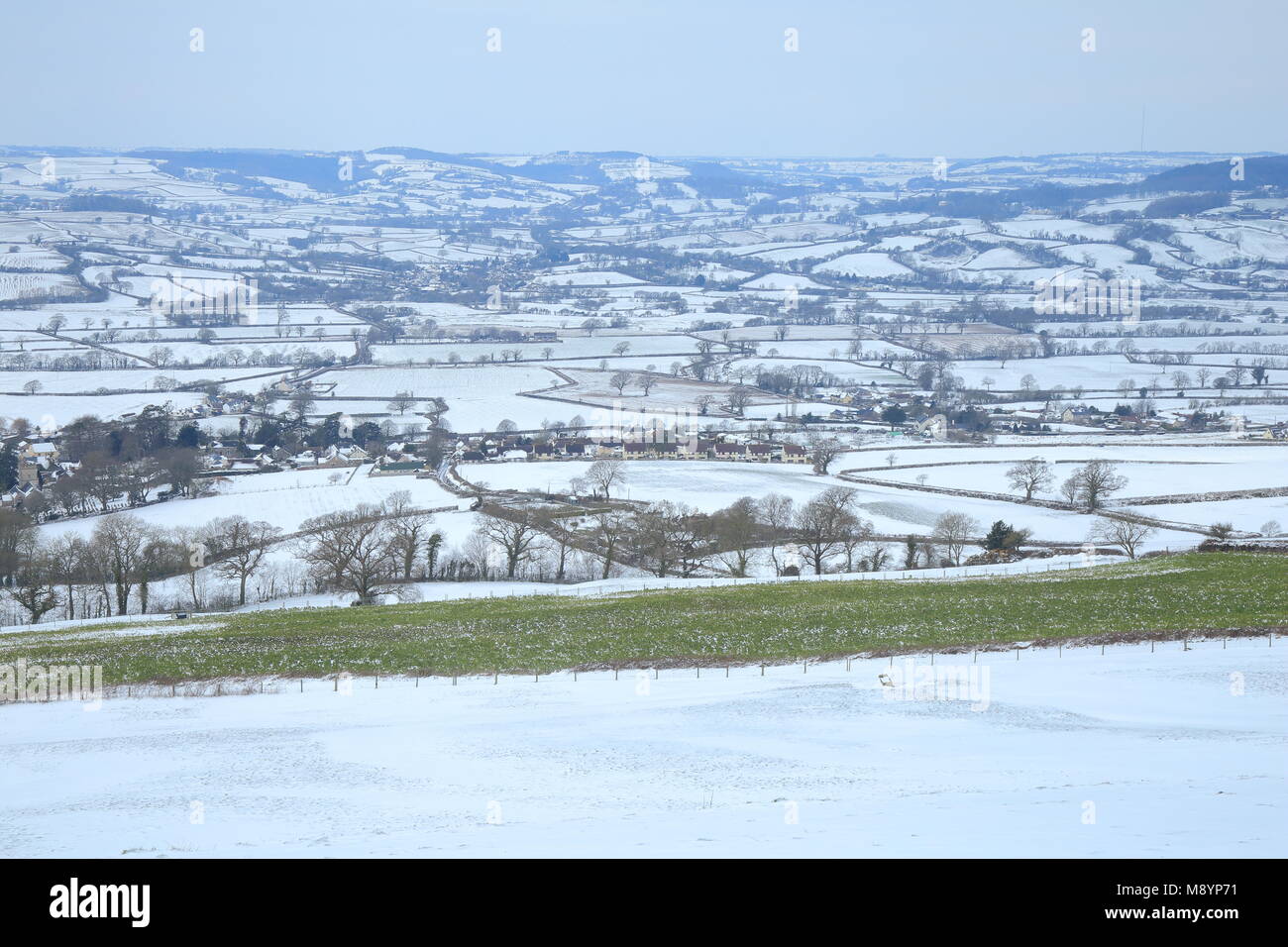 Panoramablick von Ax Tal in East Devon Gebiet von außergewöhnlicher natürlicher Schönheit mit Schnee bedeckt Stockfoto