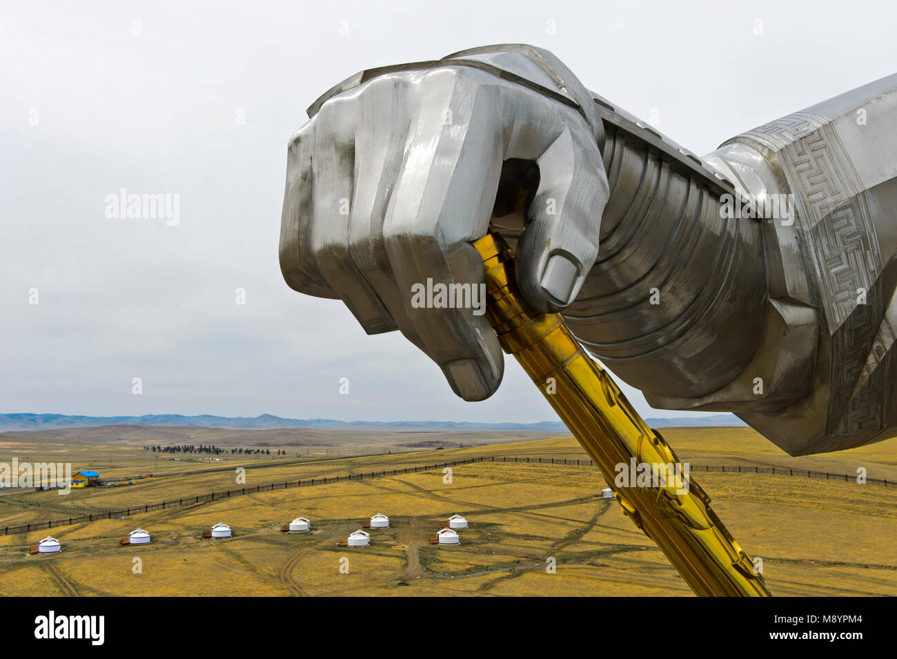 Faust von Dschingis Khan mit der goldenen Peitsche, Dschingis Khan Reiterstandbild, Chinggis Khaan Statue Komplex, Tsonjin Boldogs, Mongolei Stockfoto