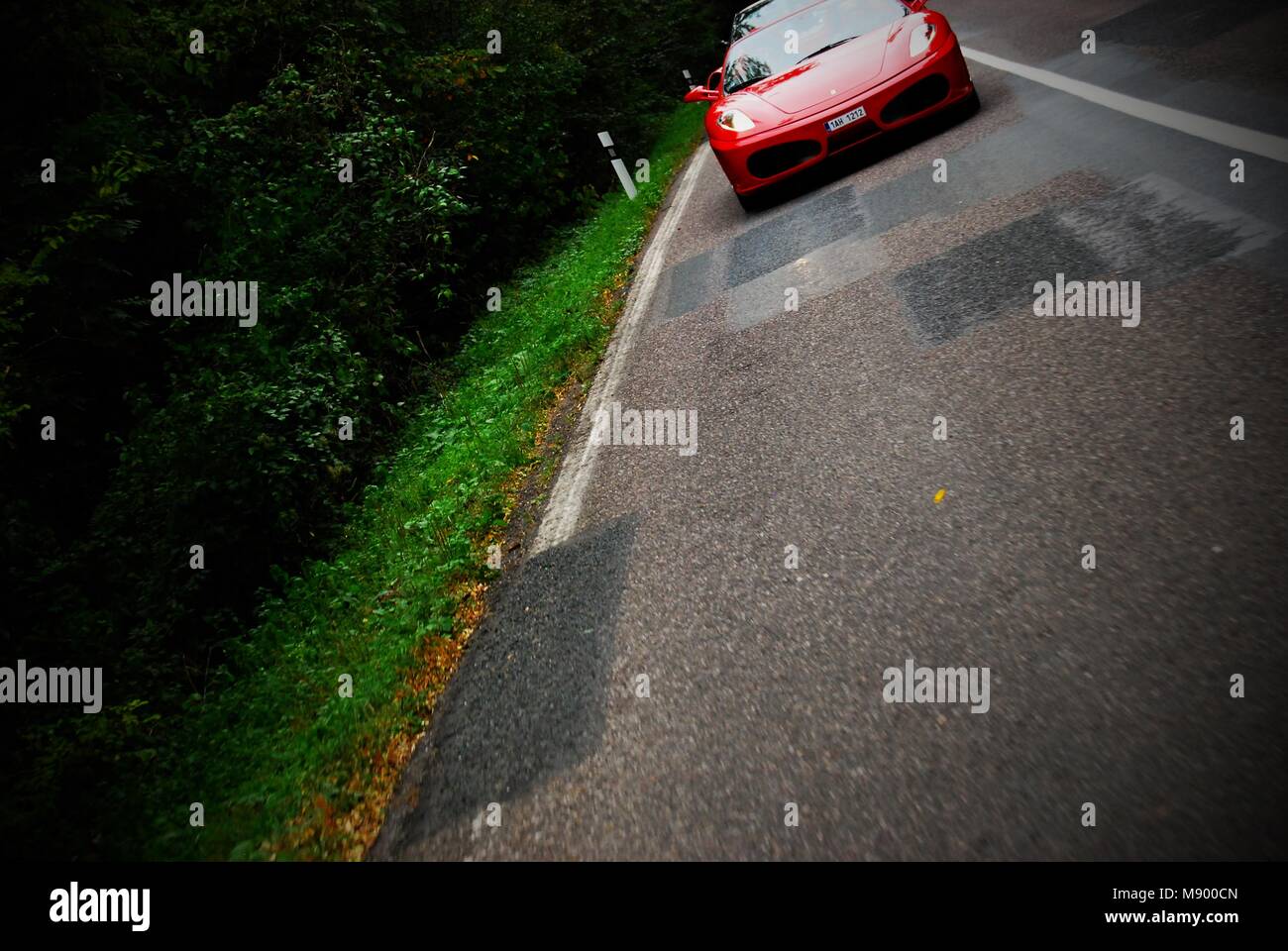 Ferrari road trip. Eine Fahrt in die Landschaft. Stockfoto