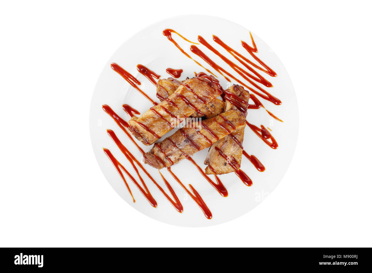 Rippen Fleisch Grill, Grill, Rind, Lamm, Barbecue Sauce, Tomaten, würzige auf einer Platte isolierten weißen Hintergrund. Für die Speisekarte des Restaurants, Bar, Café. Stockfoto